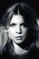 clemence-poesy-mobile-wallpaper_t1.png