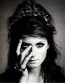 bonnie-in-grazia-magazine-bonnie-wright-7225585-313-400_t1.jpg