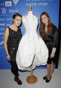 made-by-pure-london-exhibition-02-08-09-bonnie-wright-7477774-336-480.jpg