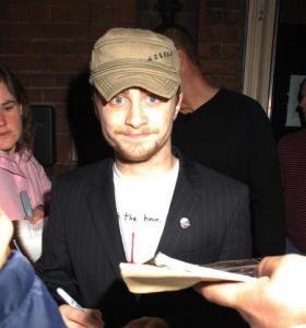 daniel_radcliffe_070607_01-thumb.jpg