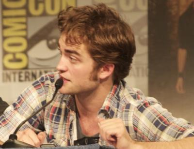 new-moon-comic-con-robert-pattinson.jpg