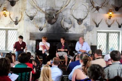 -wizarding-world-of-harry-potter-opening-press-conference-harry-potter-13075996-378-594_7.jpg