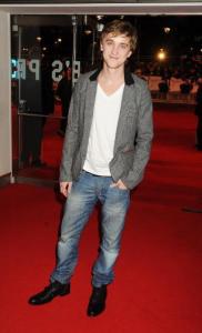 2010-remember-me-uk-premiere-harry-potter-10946642-361-594.jpg