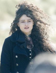 bellatrix-lestrange-deathly-hallows-harry-potter-7336772-450-592.jpg