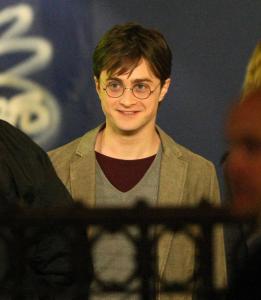 celebssetharrypotterdeathlyhallowsqwsuvenck62l.jpg