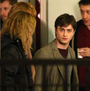 celebssetharrypotterdeathlyhallowsr9rjep2hefol.jpg