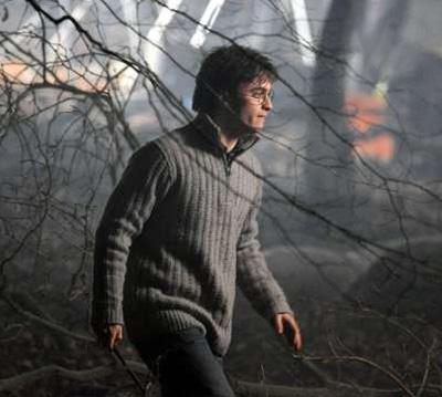 deathly_hallows_daniel_radcliffe_photo.jpg