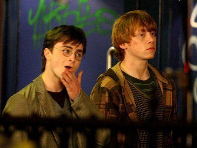 harry-potter-and-the-deathly-hallows-on-set-filming-harry-potter-6888855-400-301.jpg